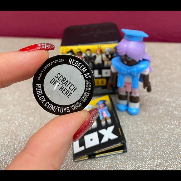 Roblox Celebrity Series 9 Star Sorority Isabella Moondust Isabella Face code - Picture 4 of 6